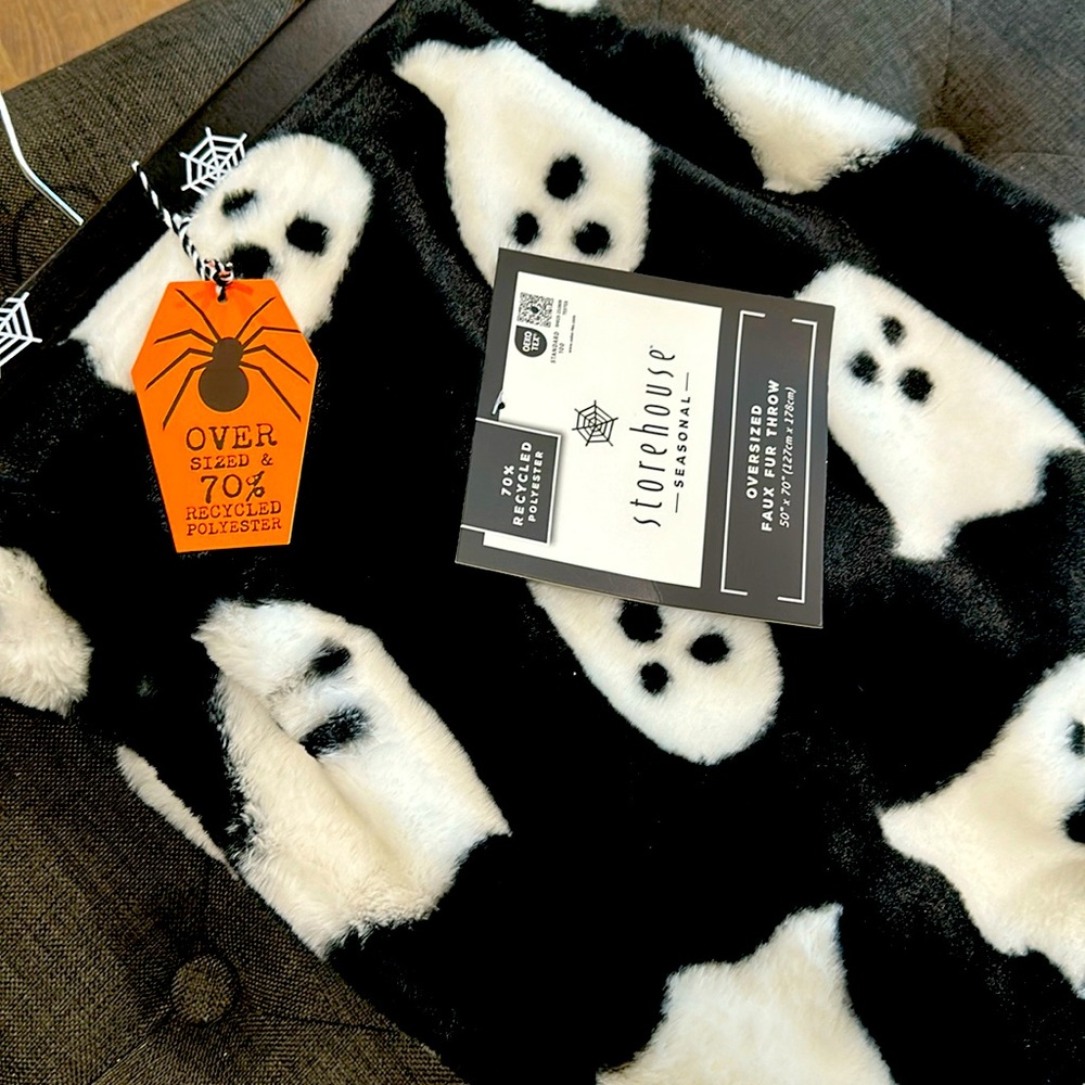 Ghost oversized faux fur throw black & white 50x70 Halloween